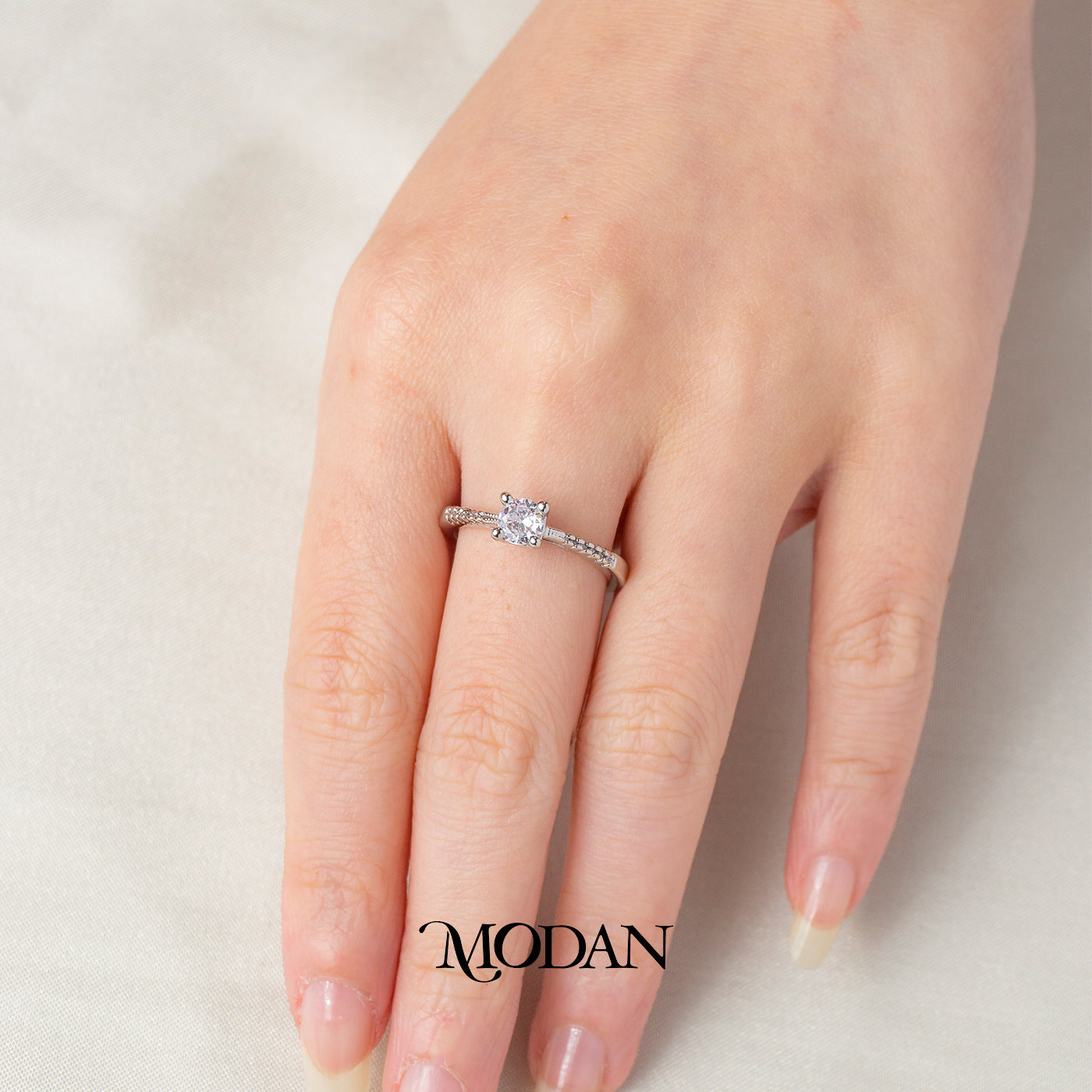 Simple Micro Pave Solitaire Engagement Ring Cincin Tunangan Permata Satu Hypoallergenic Gold Plated