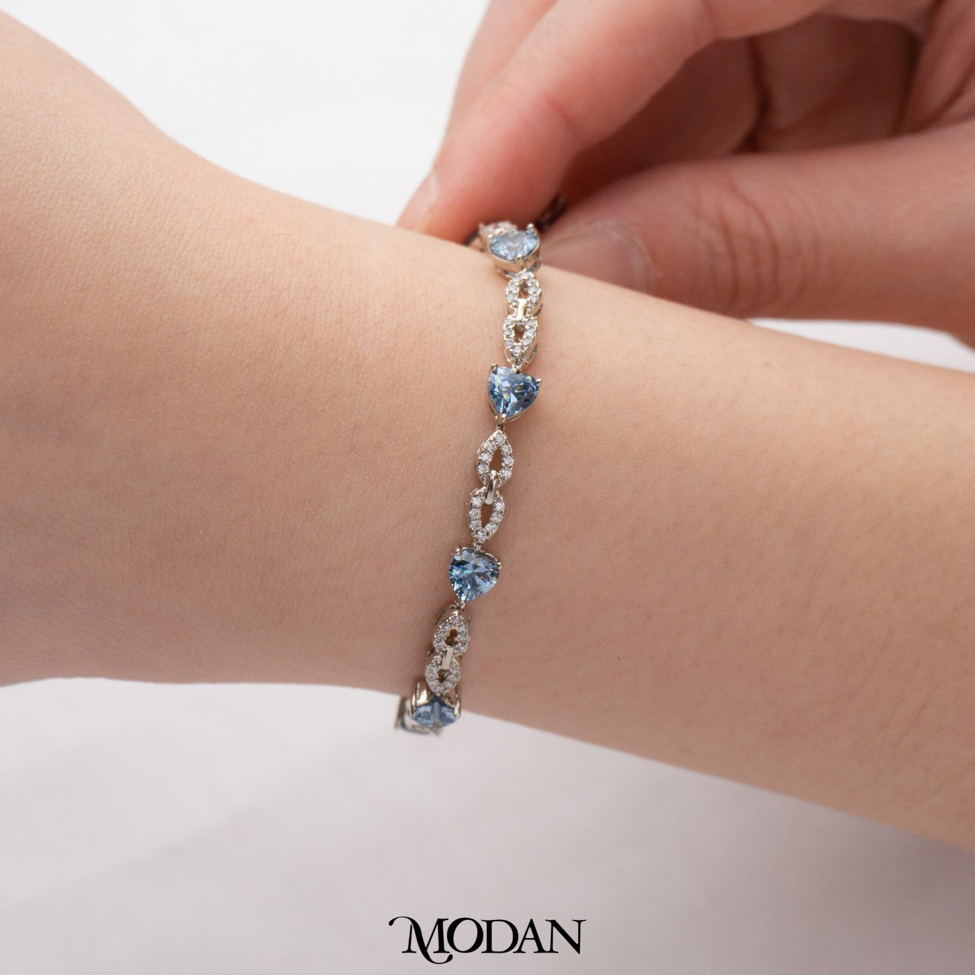 (16cm) Sparkling Aqua Blue Love Shaped Watch Band Bracelet Gelang Pesta Berlian Hati Cinta Biru Muda Hypoallergenic Gold Plated