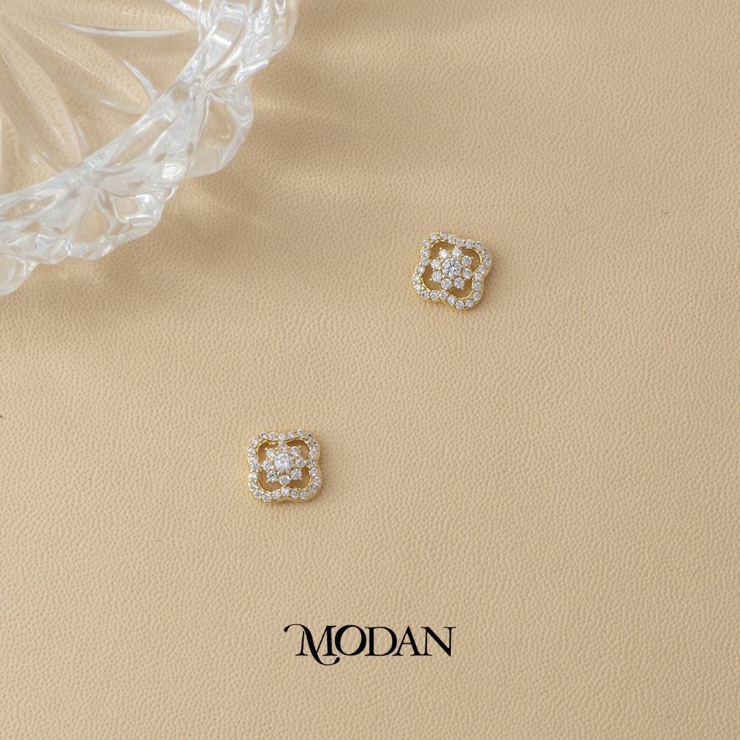(10mm) Sparkling Clover Flower Zirconia Stud Earrings Anting Tusuk Bunga Hypoallergenic Gold Plated
