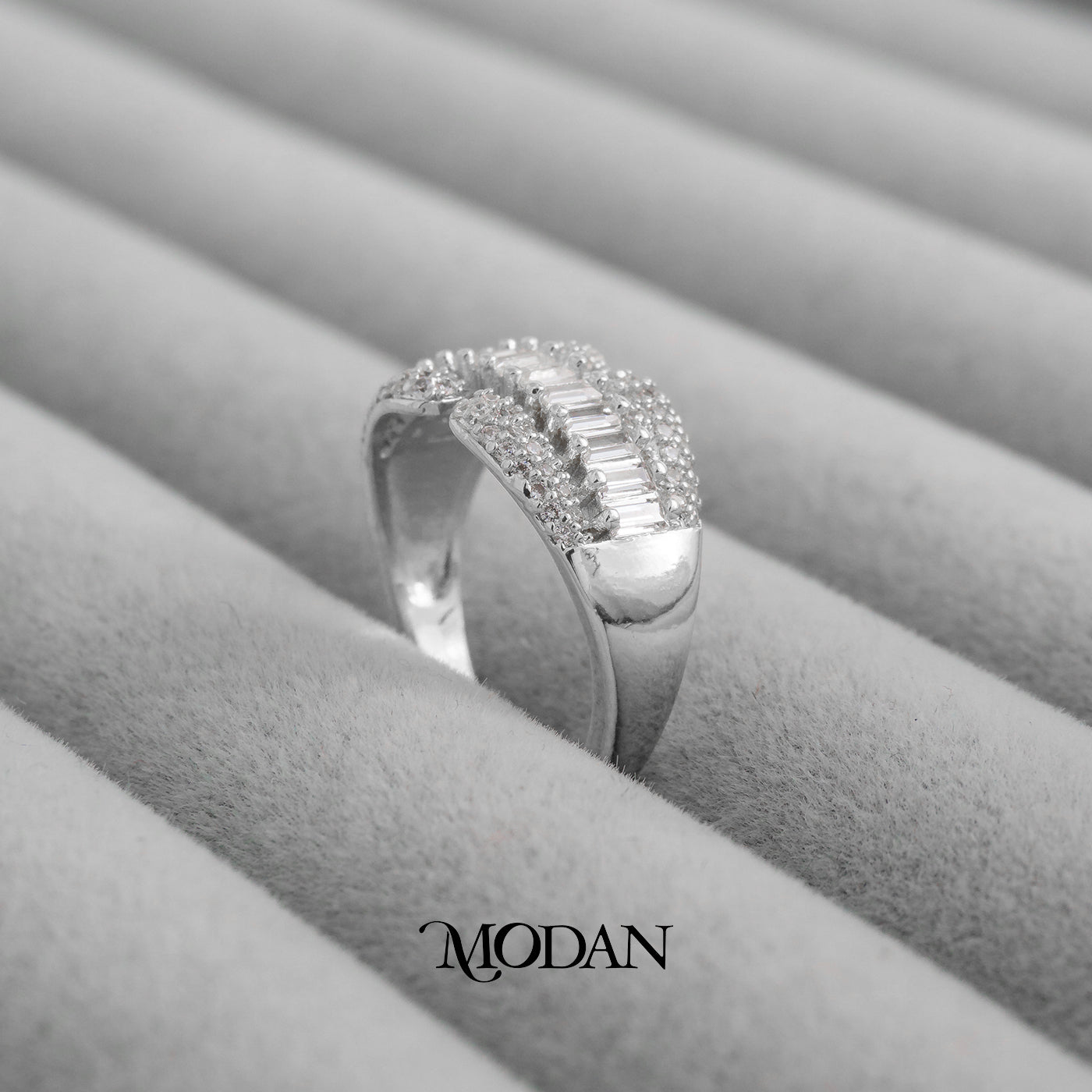 Baguette Micro Paved Claw Statement Ring Cincin Streetwear Hypoallergenic Gold Plated