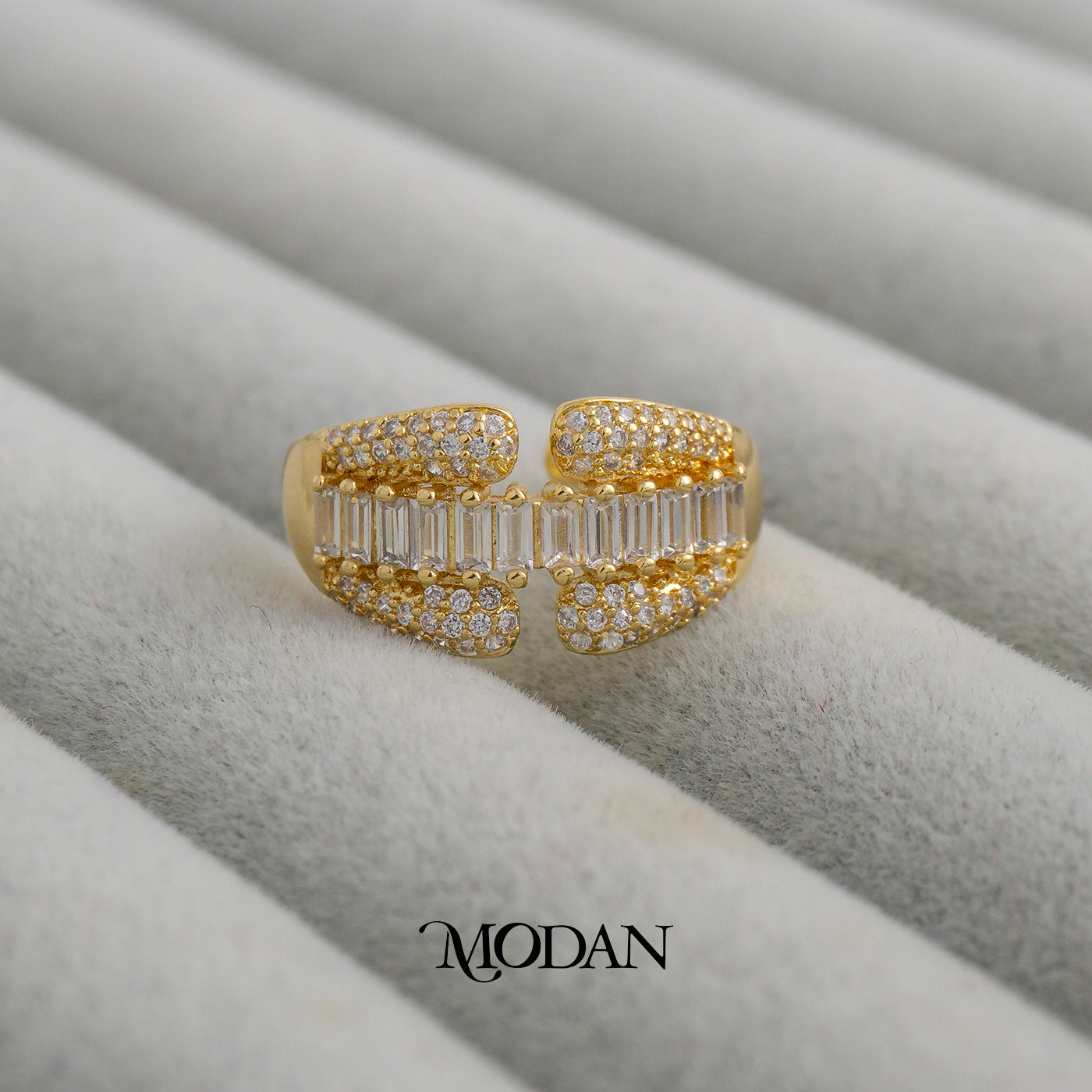 Baguette Micro Paved Claw Statement Ring Cincin Streetwear Hypoallergenic Gold Plated