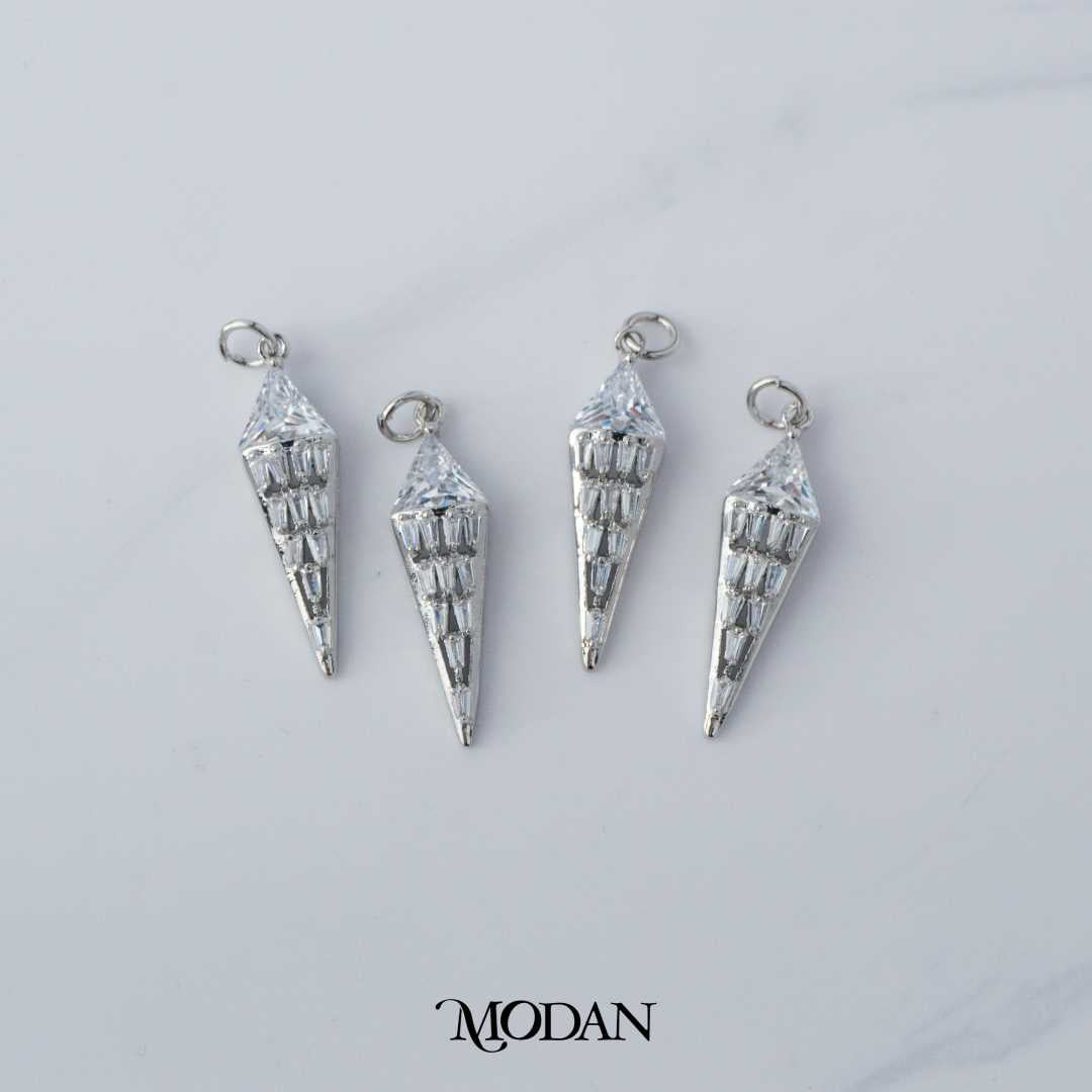 Sparkling Bridal Triangle Baguette Charm DIY Charm Liontin Pesta Segitiga Berlian Hypoallergenic Gold Plated