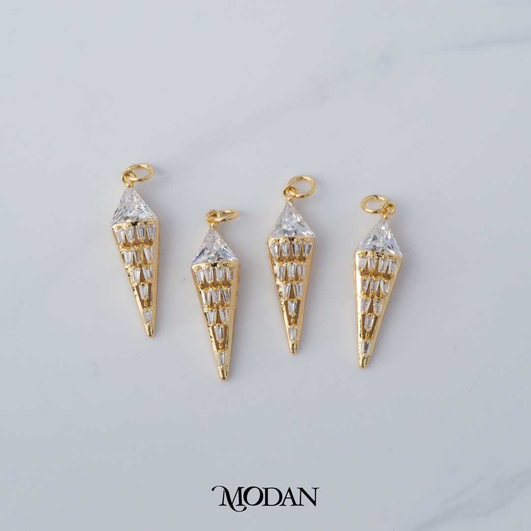 Sparkling Bridal Triangle Baguette Charm DIY Charm Liontin Pesta Segitiga Berlian Hypoallergenic Gold Plated