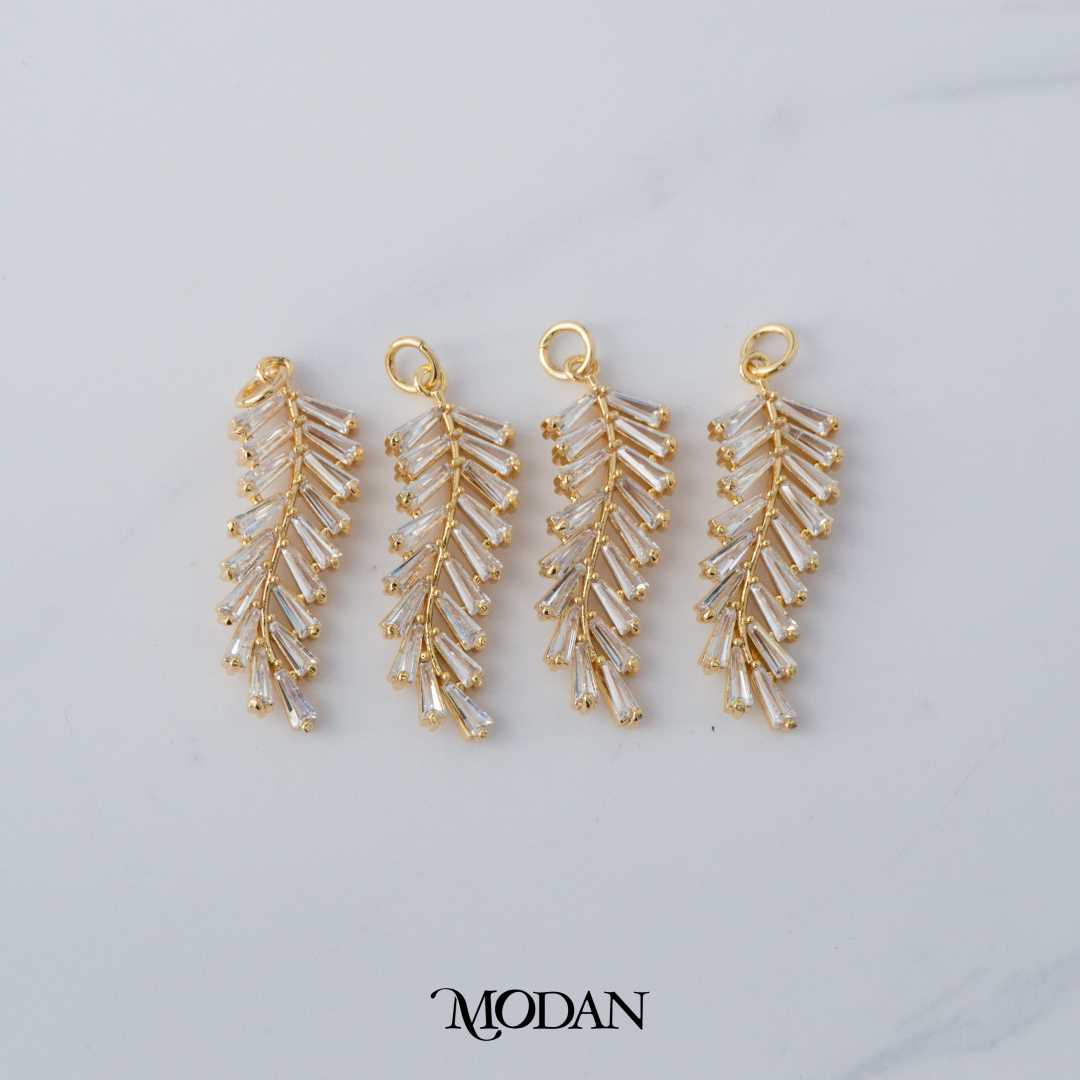 Sparkling Baguette Leaf Charm DIY Charm Liontin Panjang Pesta Daun Berlian Hypoallergenic Gold Plated