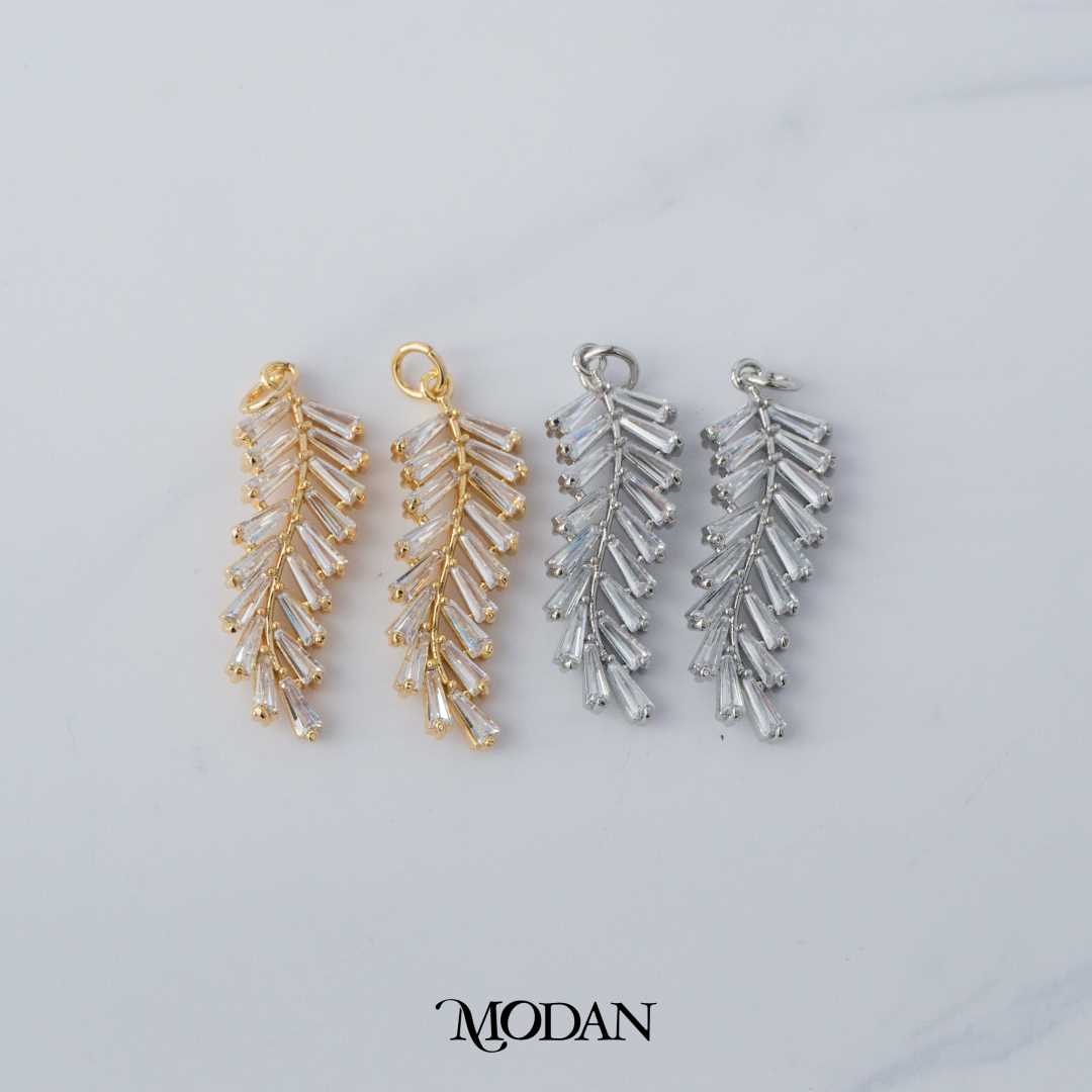Sparkling Baguette Leaf Charm DIY Charm Liontin Panjang Pesta Daun Berlian Hypoallergenic Gold Plated