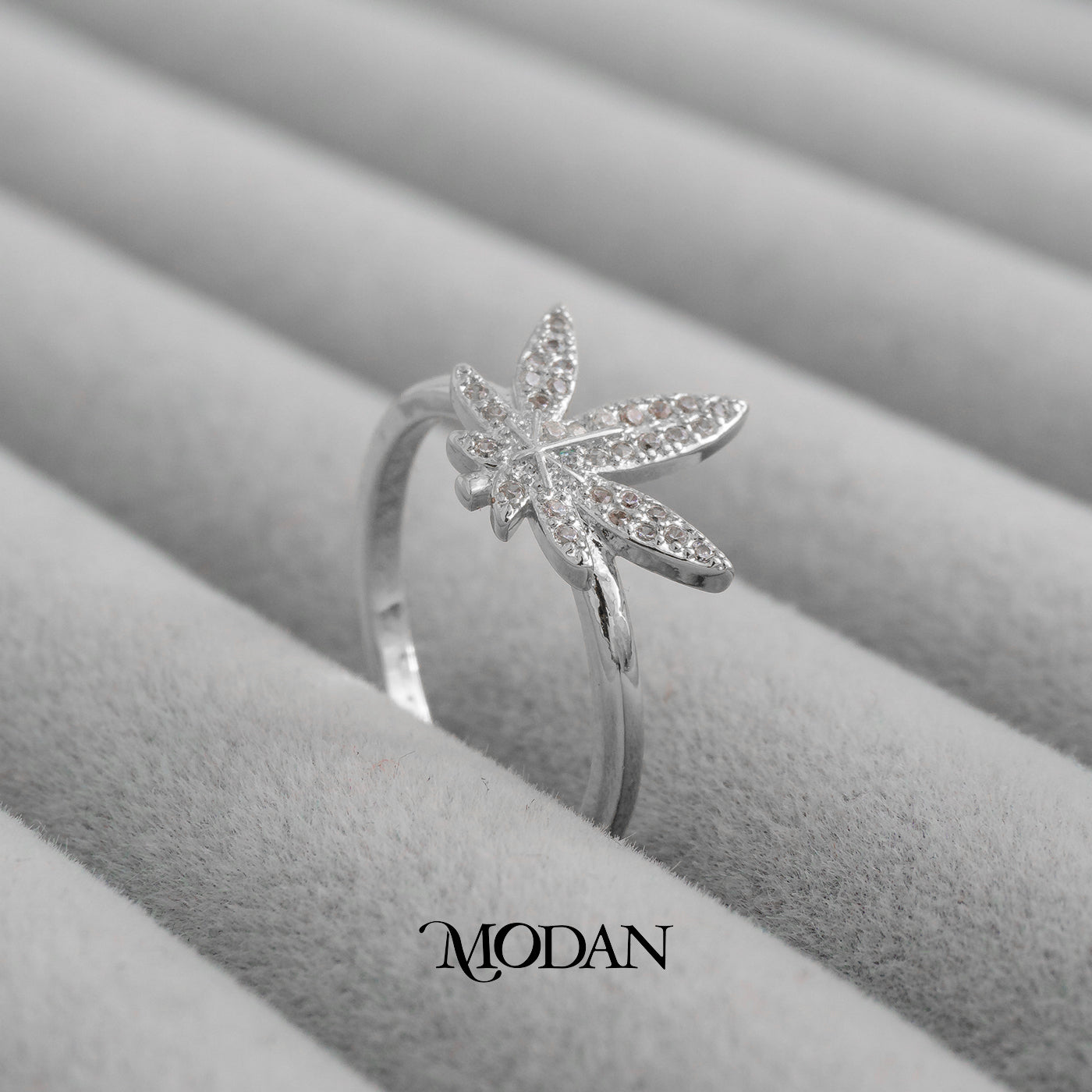 Sparkling Maple Leaf Ring Cincin Daun Maple Hypoallergenic Gold Plated