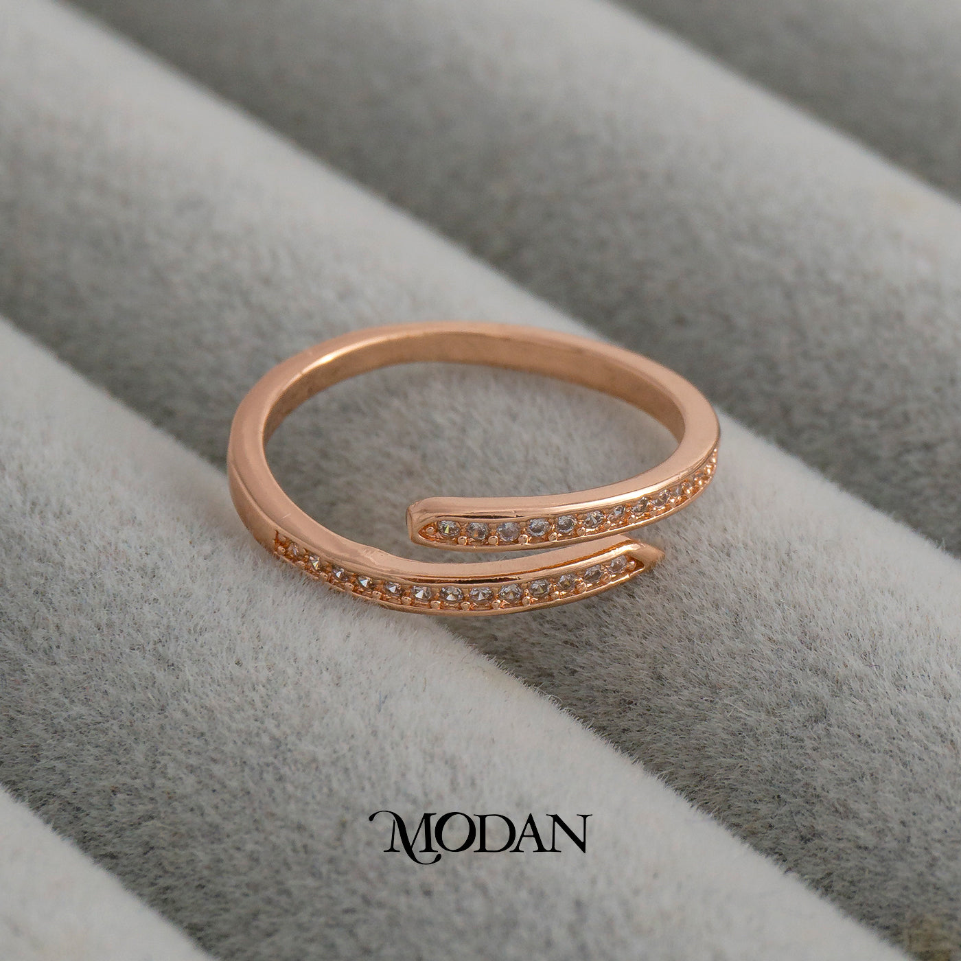 Dainty Rose Gold Spiral Ring Cincin Lilit Silang Permata Baris Hypoallergenic Gold Plated
