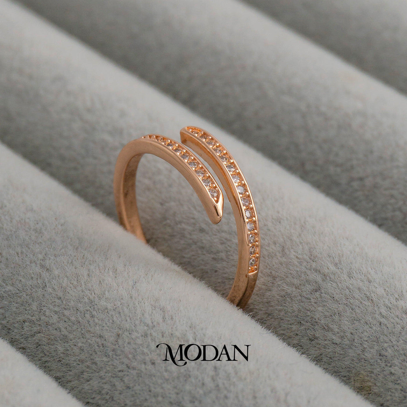Dainty Rose Gold Spiral Ring Cincin Lilit Silang Permata Baris Hypoallergenic Gold Plated