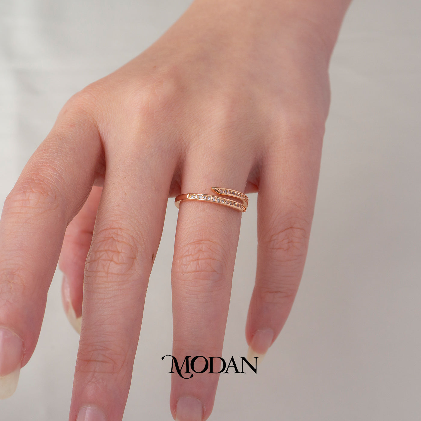 Dainty Rose Gold Spiral Ring Cincin Lilit Silang Permata Baris Hypoallergenic Gold Plated