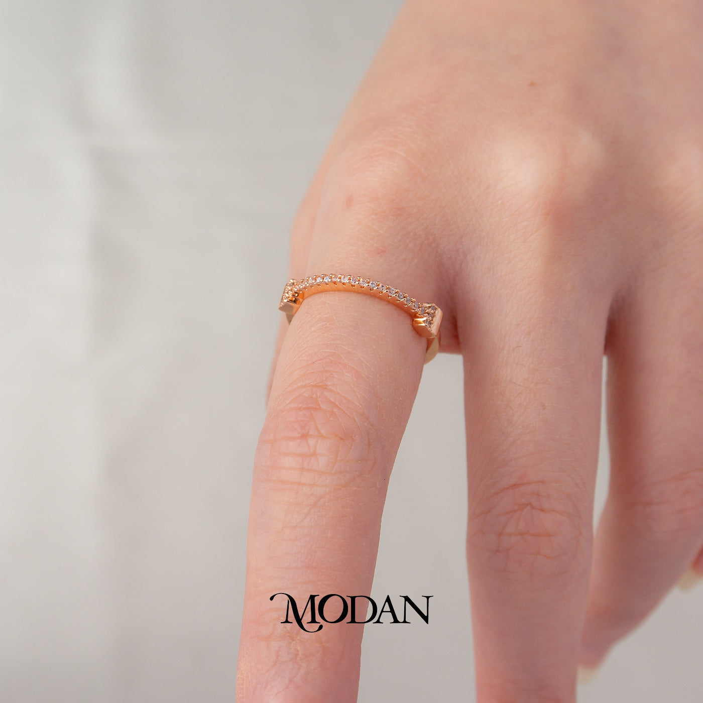 Dainty Rose Gold Bridge Ring Cincin Lengkung Kotak Permata Hypoallergenic Gold Plated