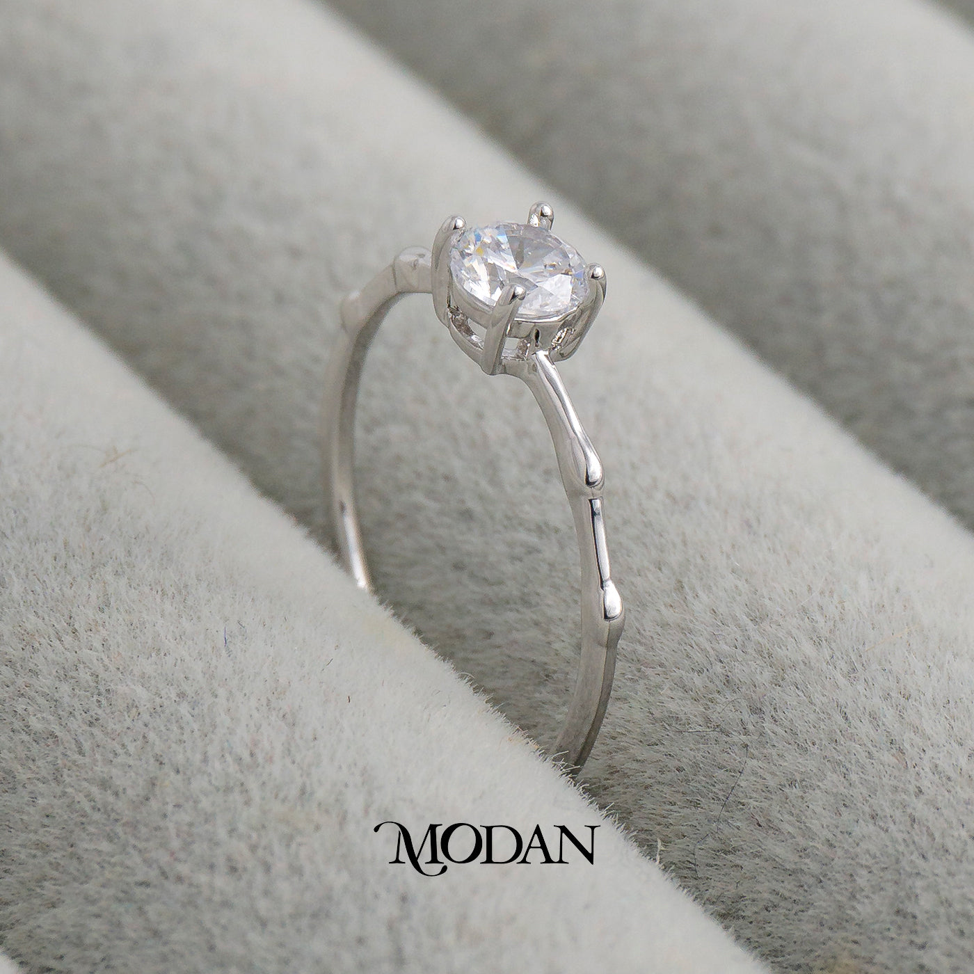 Elegant Single Solitaire Ring Cincin Mata Satu Tunangan Hypoallergenic Triple White Gold Filled