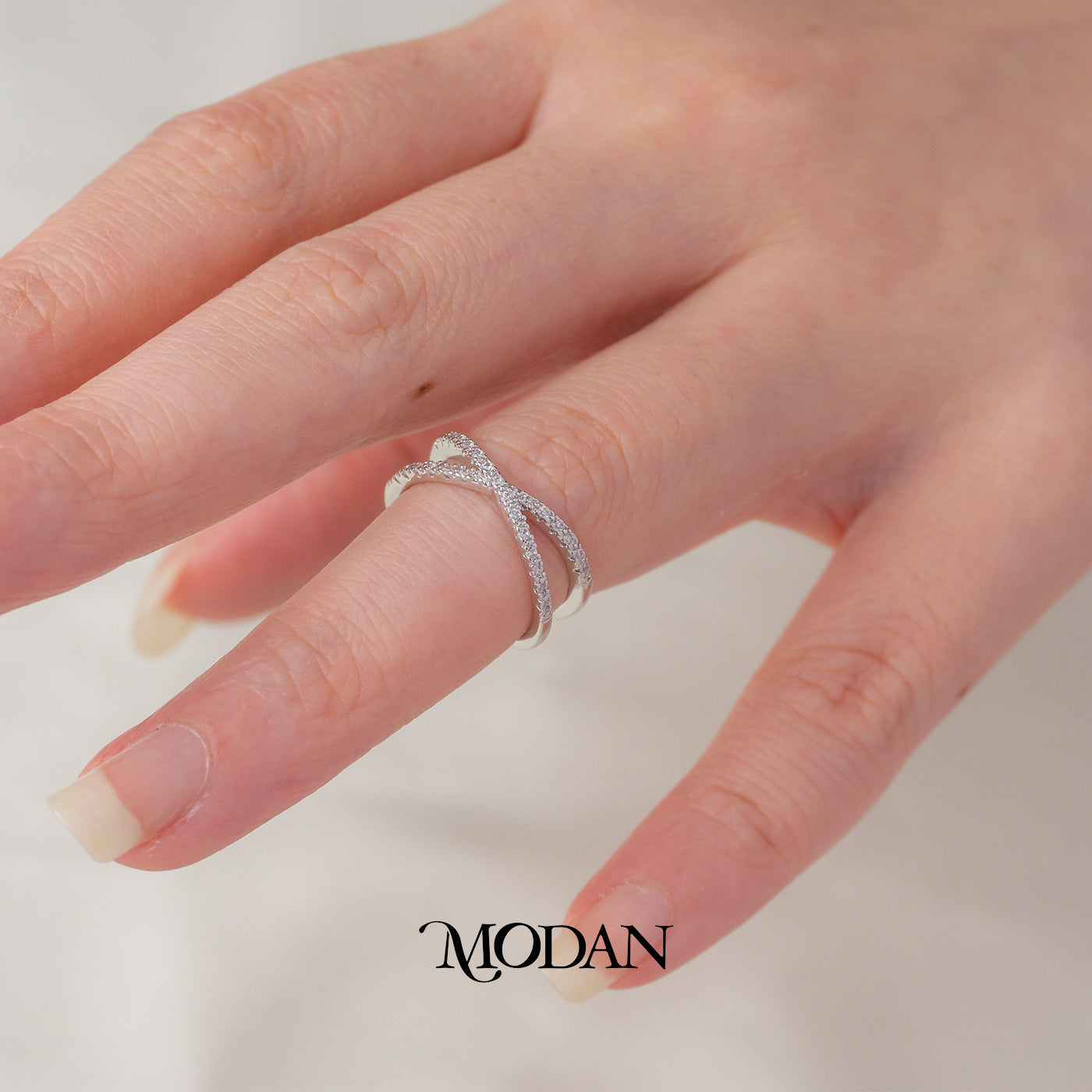 Elegant Cross X Ring Cincin Bentuk X Pesta Hypoallergenic Triple White Gold Filled