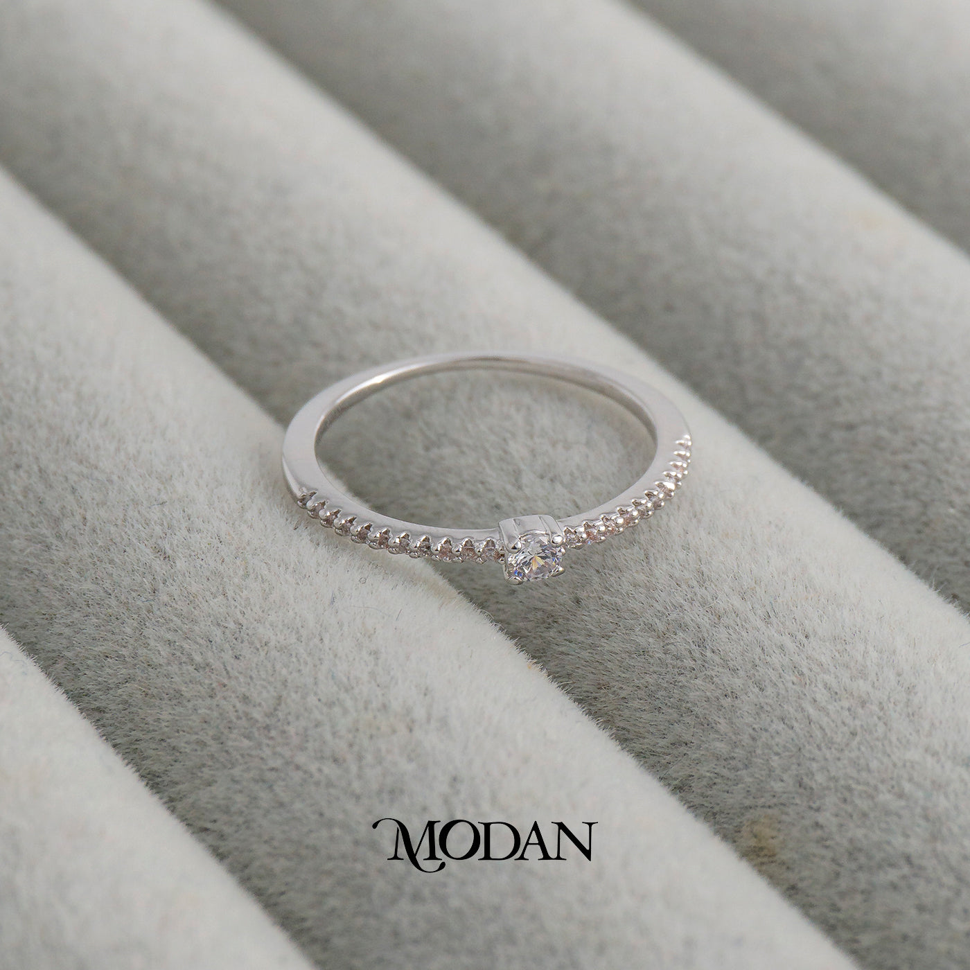 Minimalist Pave Band Ring Cincin Pasir Hypoallergenic Triple White Gold Filled