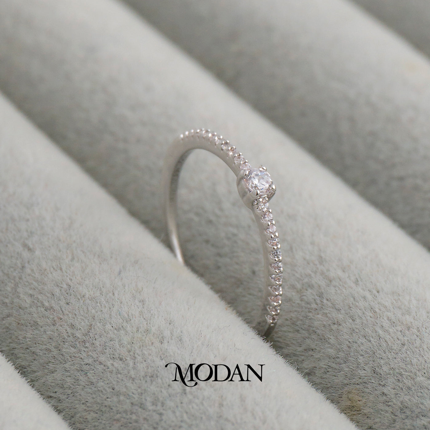 Minimalist Pave Band Ring Cincin Pasir Hypoallergenic Triple White Gold Filled