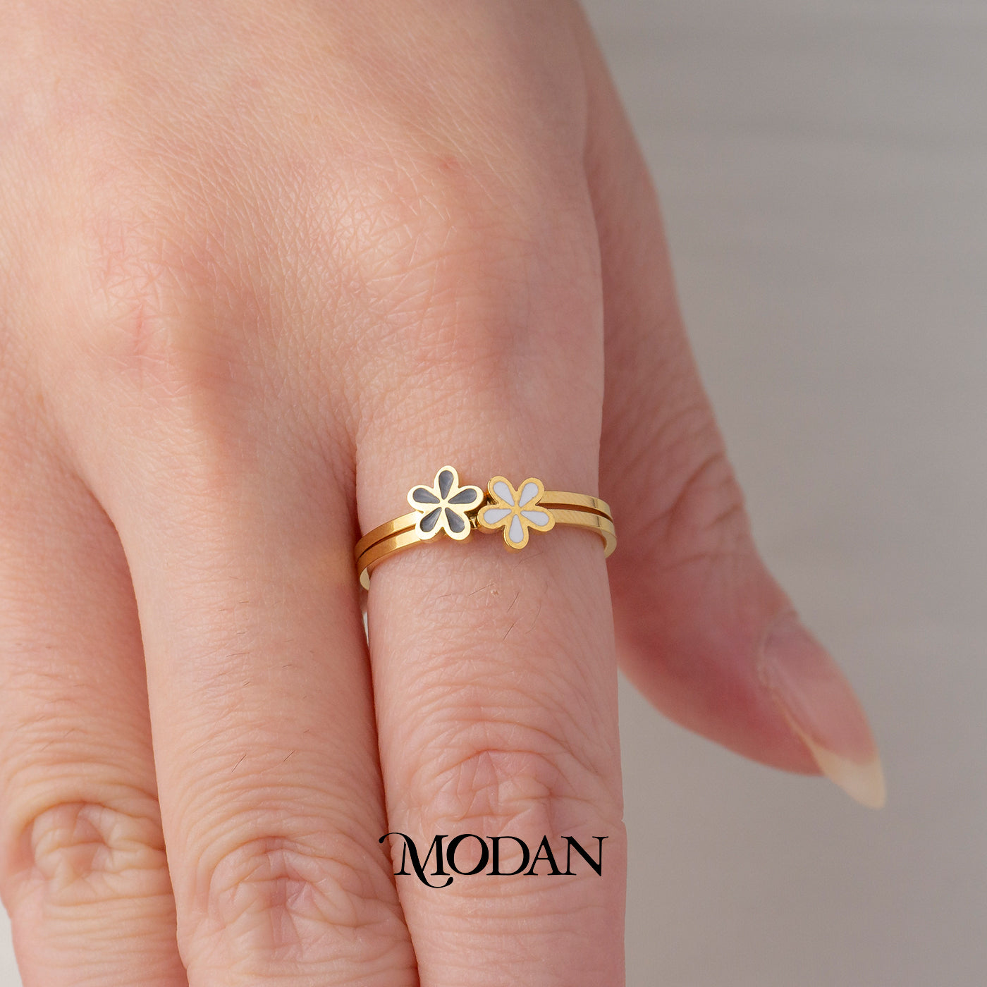 (1 Set : 2 pcs) Double Flower Layer Band Ring Cincin Dua Layer Bunga Hitam Putih Hypoallergenic Stainless Steel