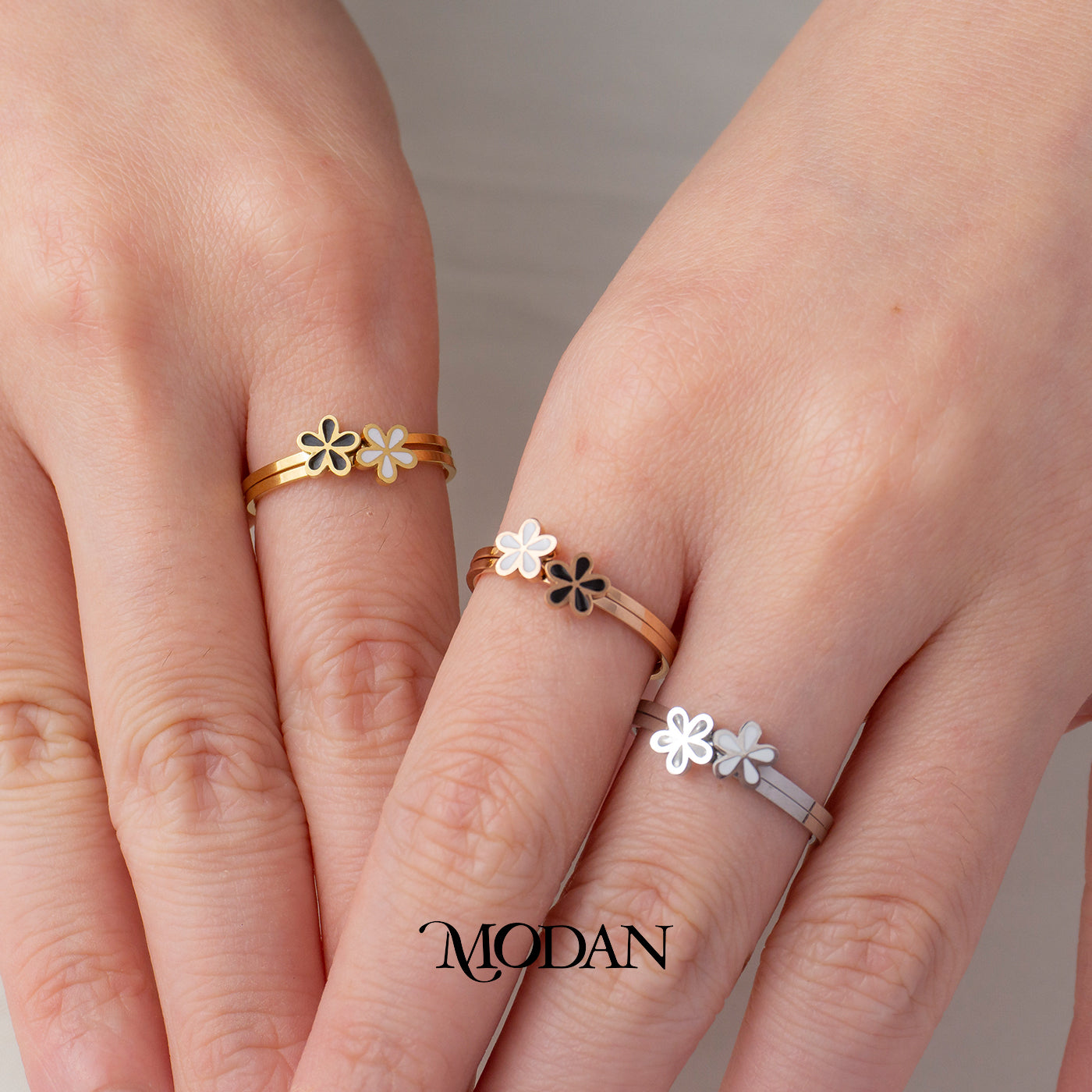 (1 Set : 2 pcs) Double Flower Layer Band Ring Cincin Dua Layer Bunga Hitam Putih Hypoallergenic Stainless Steel