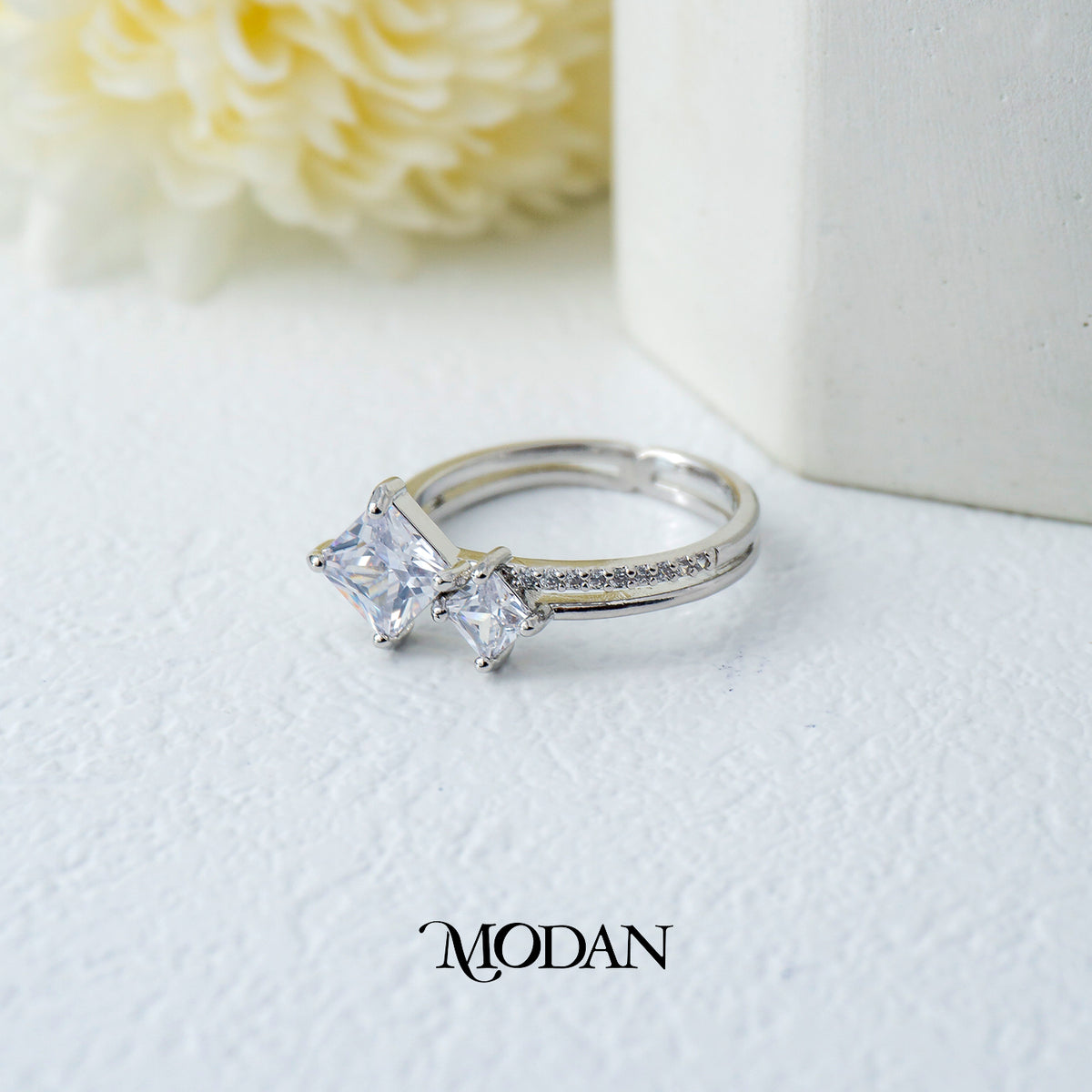 Sparkling Two Stone Princess Cocktail Ring Cincin Pesta Wanita Hypoallergenic Gold Plated