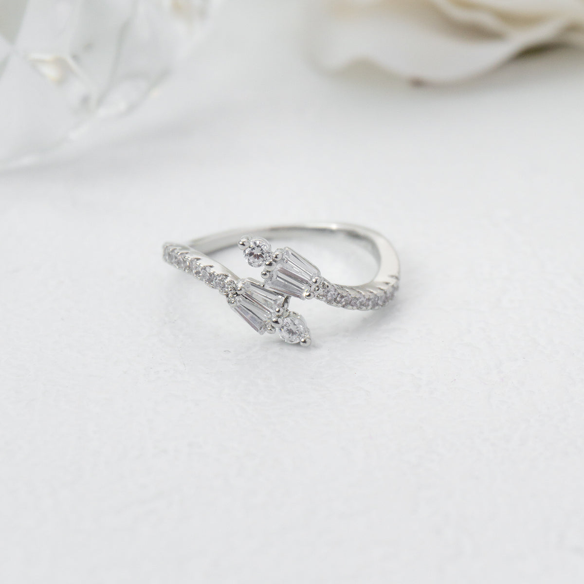 Simple Minimalist Baguette Zirconia Silver Ring Cincin Wanita Klasik Hypoallergenic Gold Plated