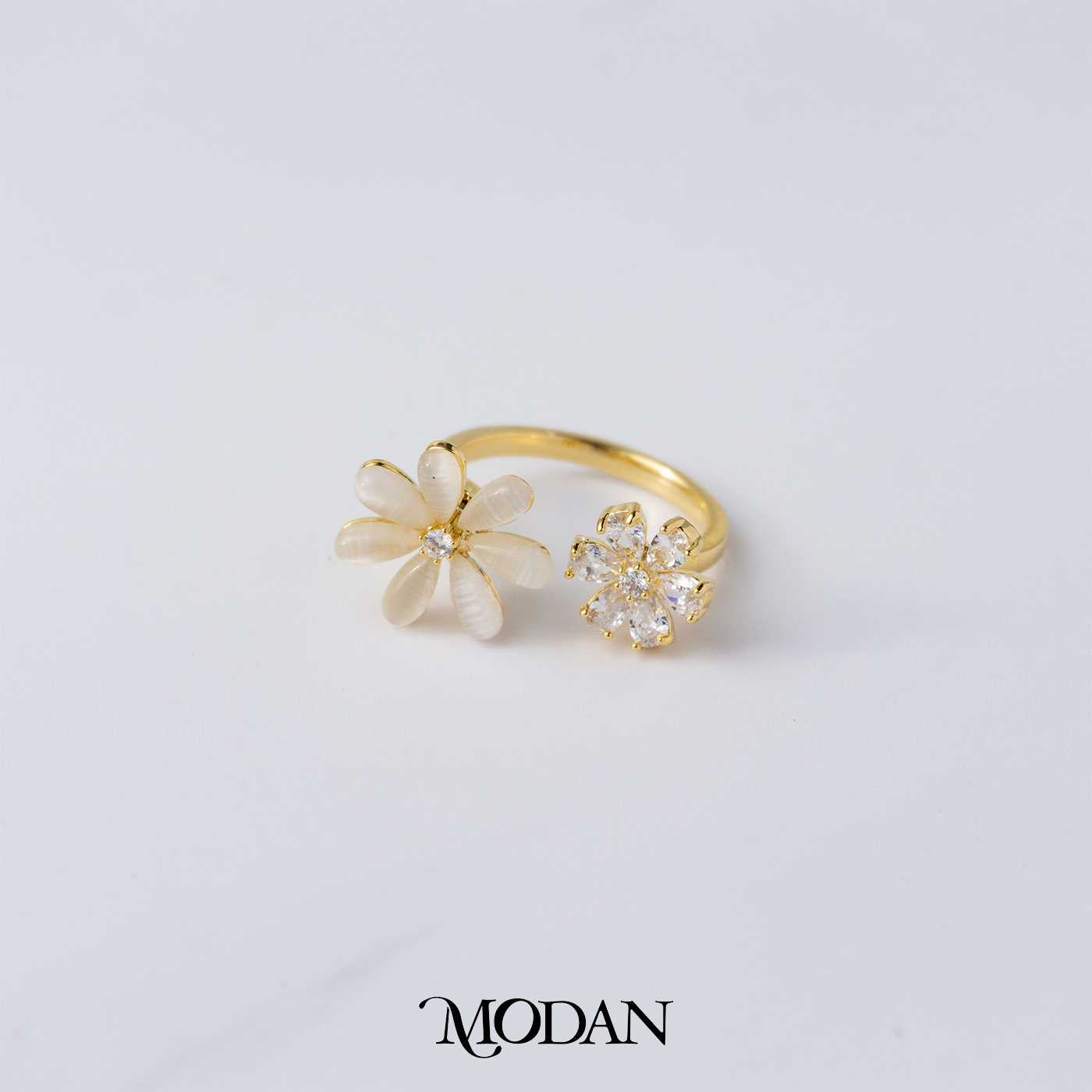 Adjustable White Peach Daisy Rotating Flower Ring Cincin Bunga Putar Hypoallergenic Gold Plated