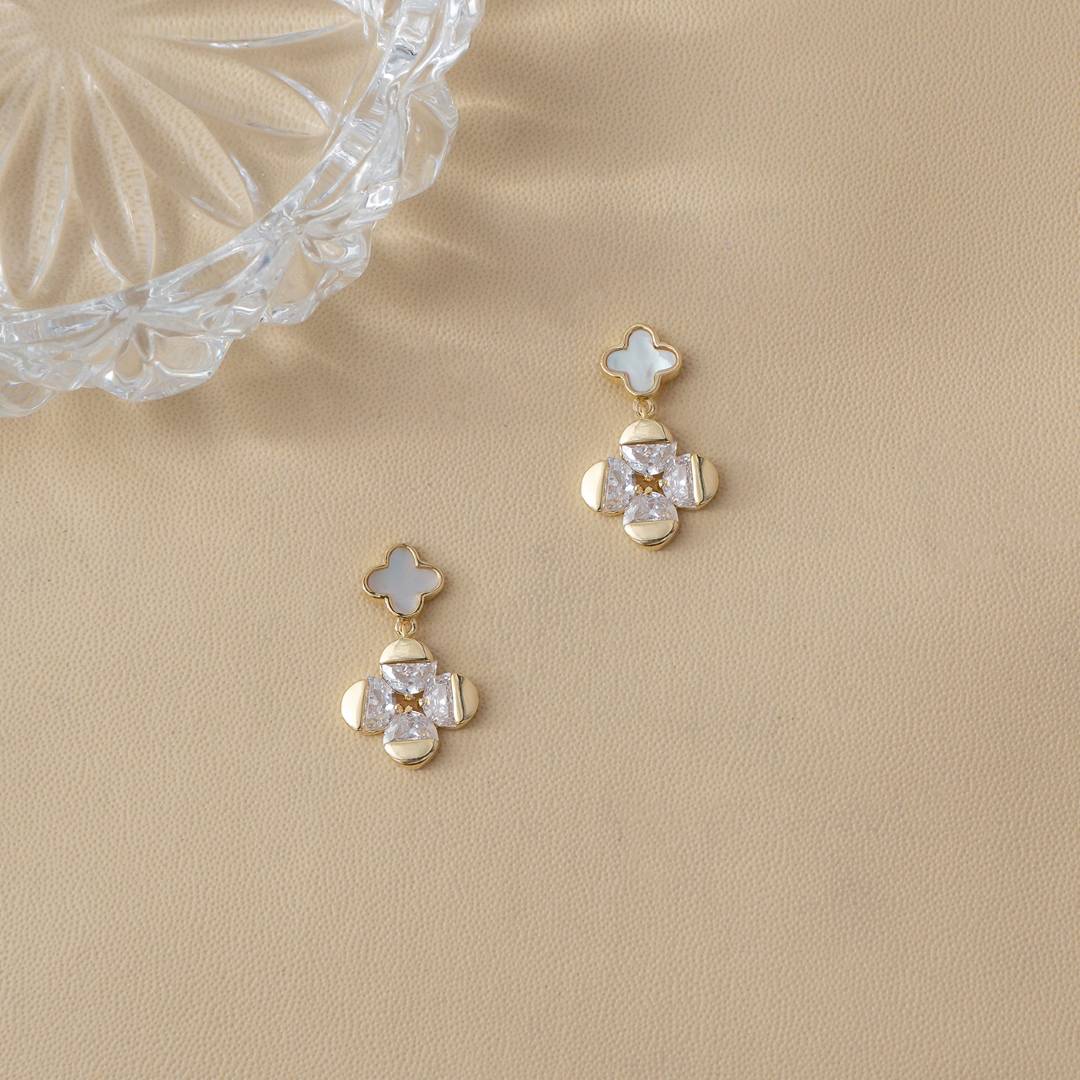 Bridal Clover Baguette Pearl Dangle Stud Earrings Anting Tusuk Gantung Pesta Mutiara Hypoallergenic Gold Plated