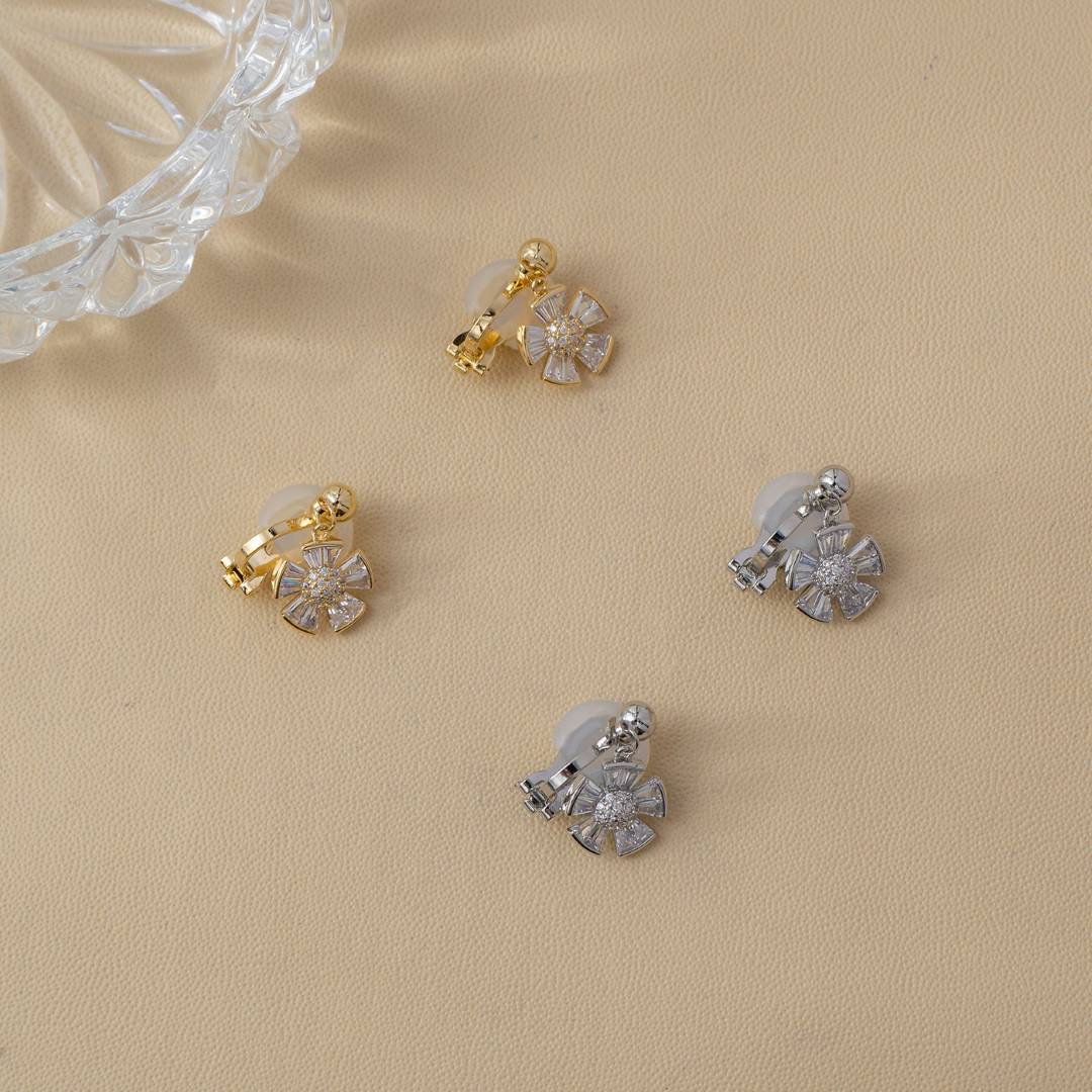 (17mm) Bridal Baguette Flower Clip on Hoop Earrings Anting Jepit Hijab Elegan Hypoallergenic Gold Plated