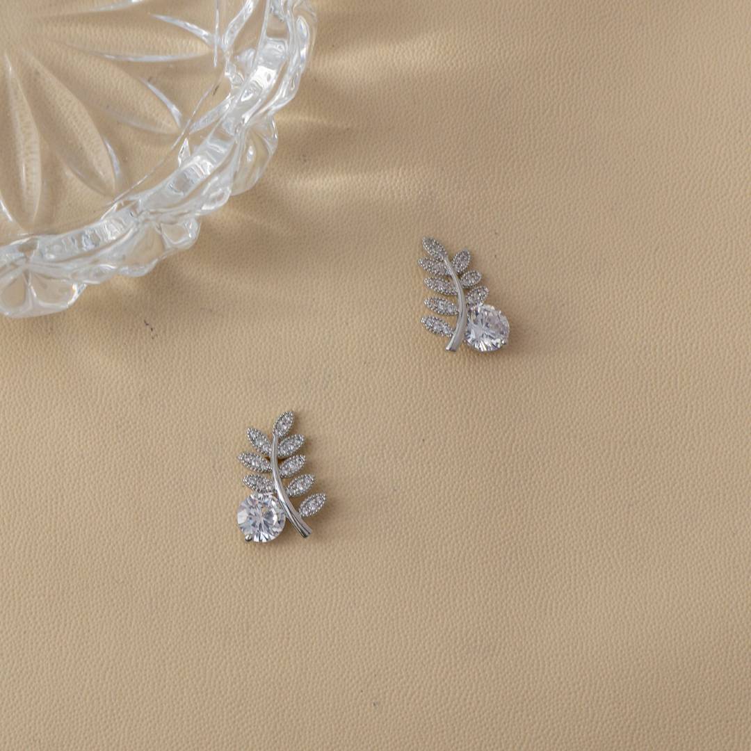 Botanical Leaf Solitaire Stud Earrings Anting Tusuk Wanita Motif Daun Hypoallergenic Gold Plated