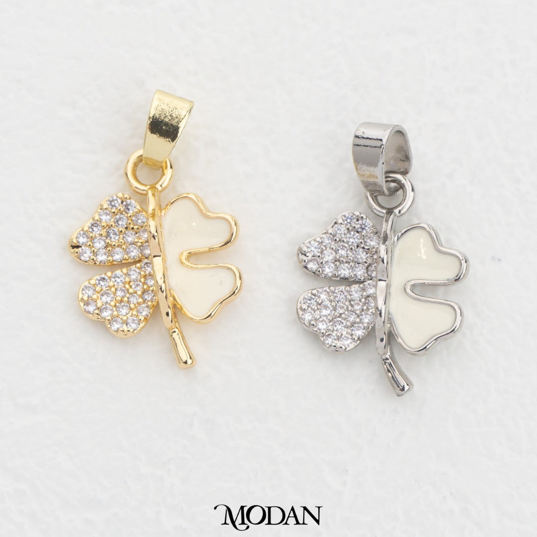 White Enamel And Micro Paved Clover DIY Charm Liontin Daun Semanggi Enamel Hypoallergenic Gold Plated
