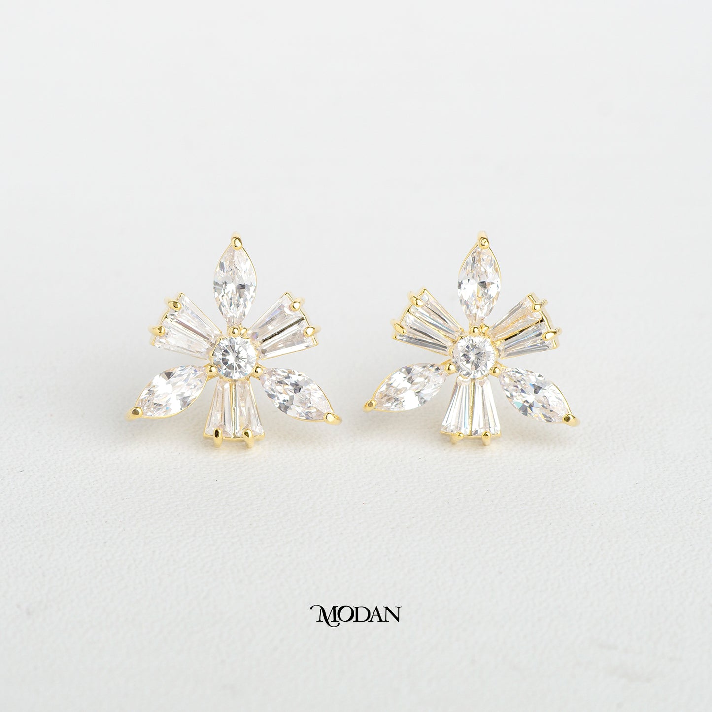 (15mm) Dazzling Flower Stud Earrings Anting Pesta Bunga Kecil Hypoallergenic Gold Plated