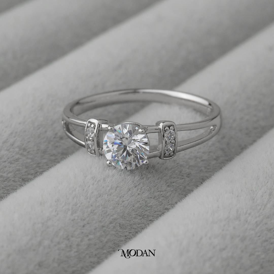 Round Solitaire Split Shank Wedding Ring Cincin Lengan Terbelah Mata Bulat Minimalist Hypoallergenic Gold Plated
