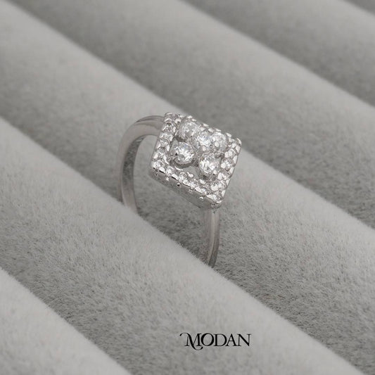 Sparkling Square Cluster Ring Cincin Kotak Pesta Hypoallergenic Gold Plated