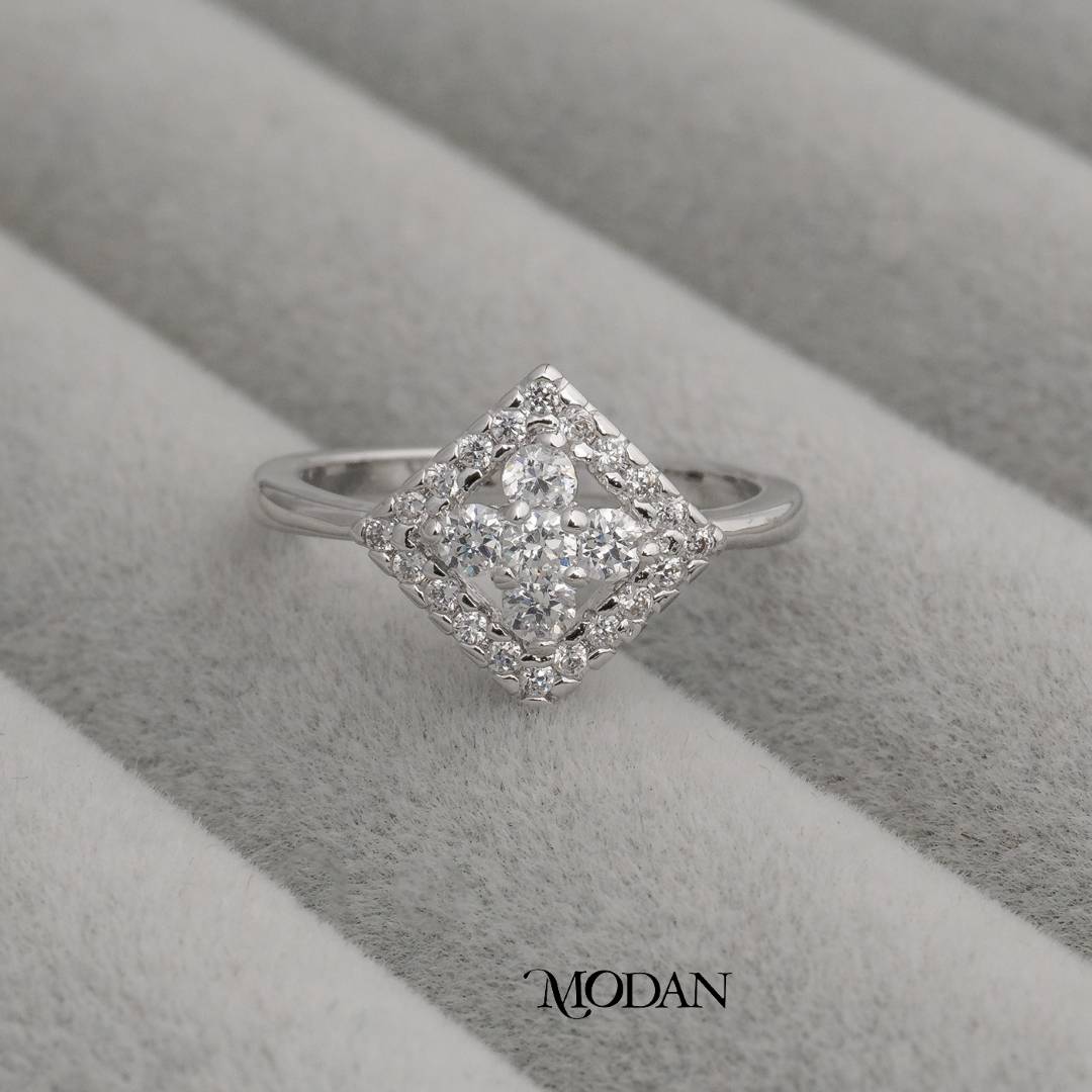 Sparkling Square Cluster Ring Cincin Kotak Pesta Hypoallergenic Gold Plated