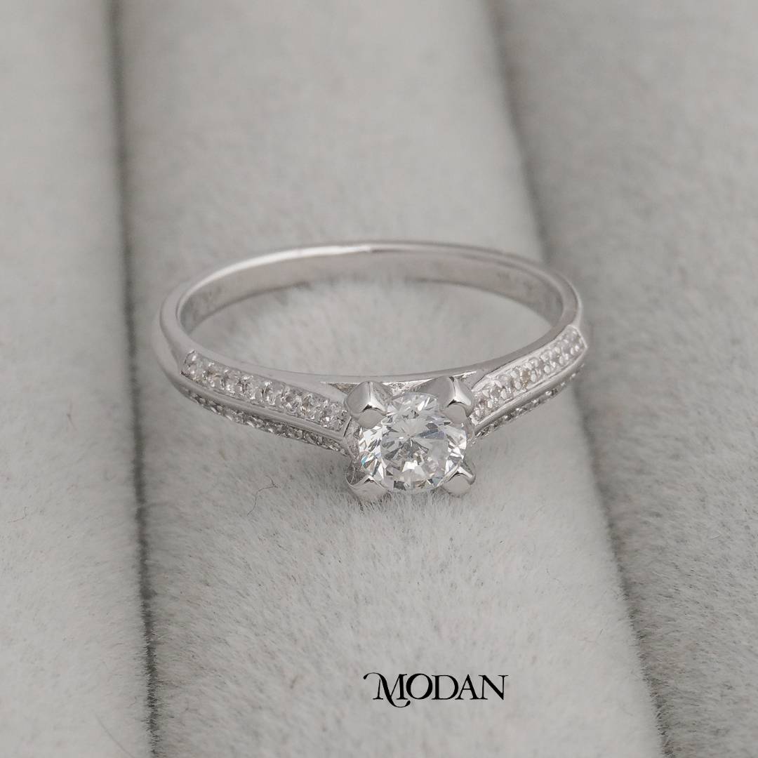 Ethereal Glow Solitaire Ring Cincin Solitaire Kilau Anggun Hypoallergenic Gold Plated