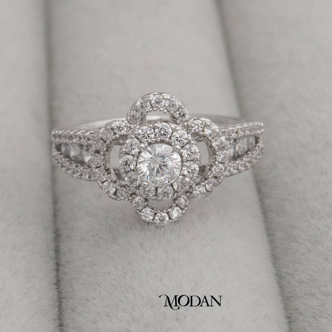 Glimmering Clover Halo Ring Cincin Kelopak Semanggi Berkilau Hypoallergenic Gold Plated