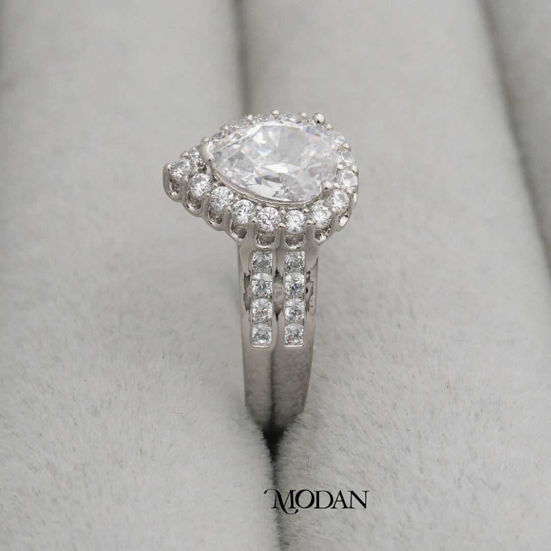 Teardrop Solitaire Ring Cincin Solitaire Bentuk Tetesan Air Hypoallergenic Gold Plated