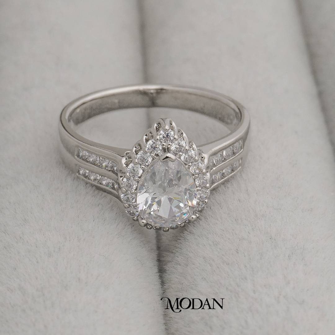 Teardrop Solitaire Ring Cincin Solitaire Bentuk Tetesan Air Hypoallergenic Gold Plated