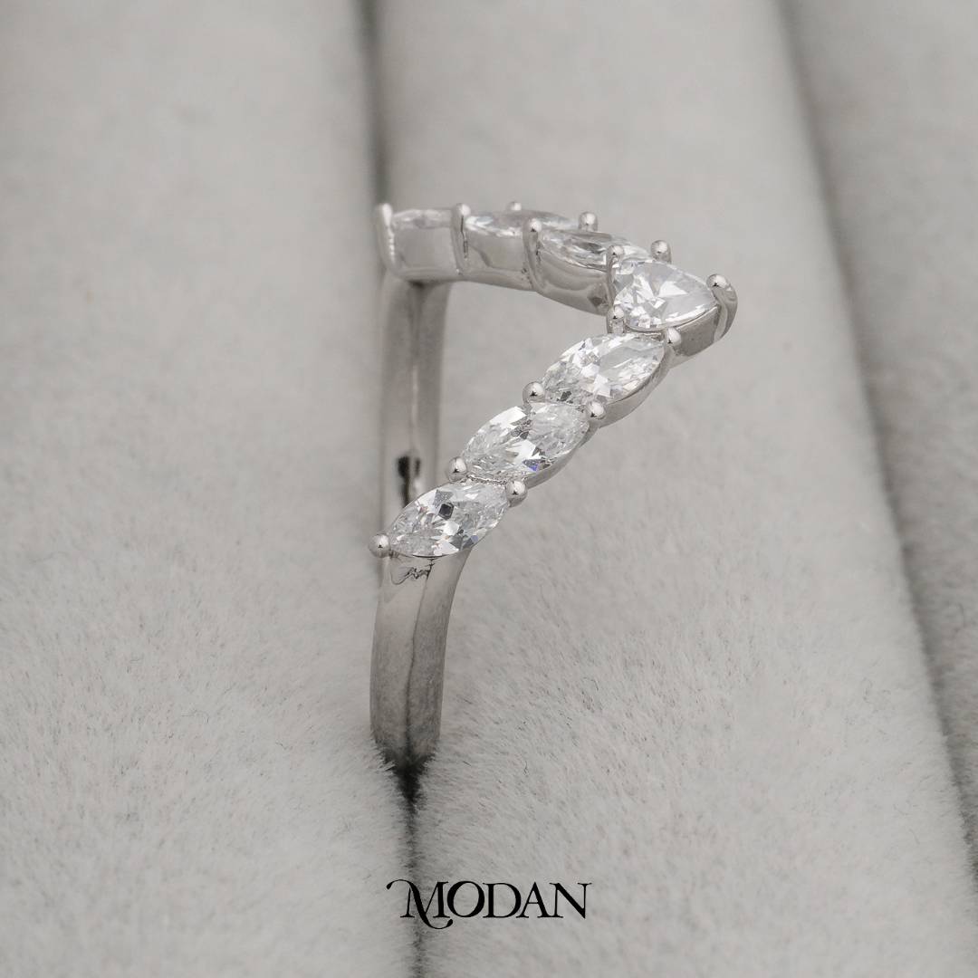 V Shaped Heart Band Ring Cincin Bentuk V Bermotif Hati Hypoallergenic Gold Plated