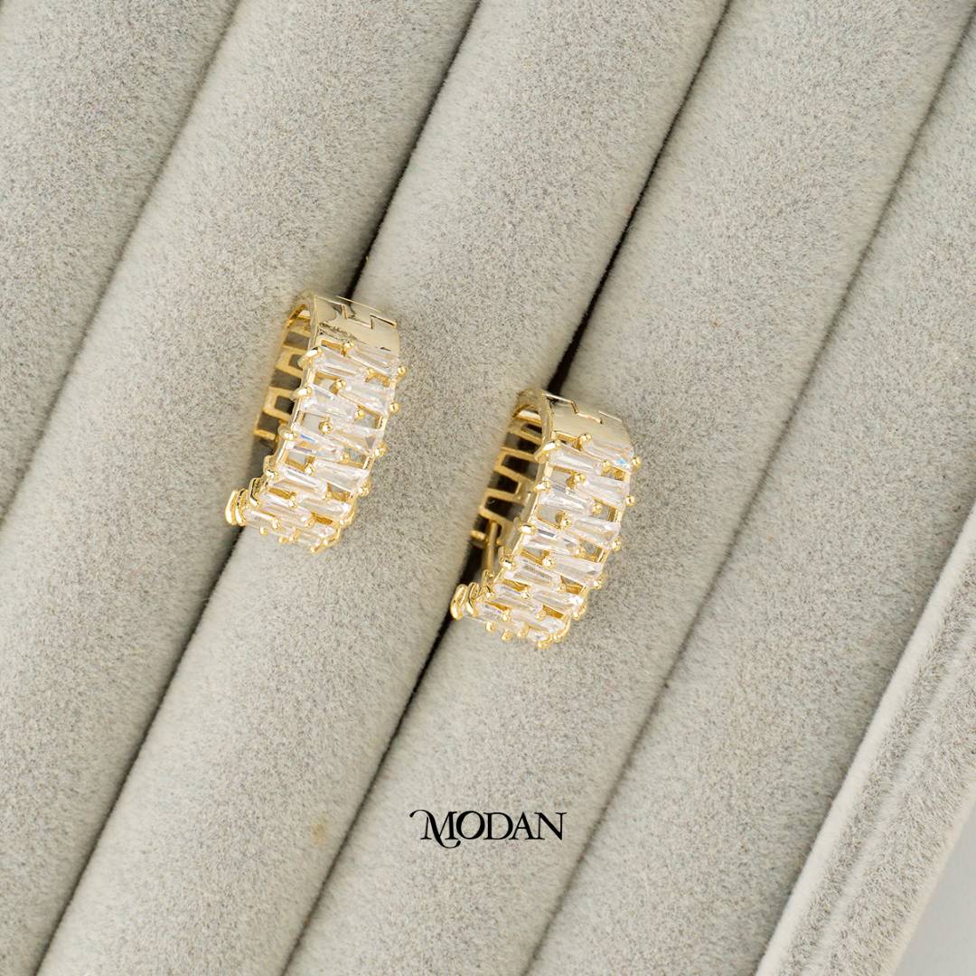 (25mm) Sparkling Baguette Round Close Hoop Earrings Anting Elegan Hypoallergenic Gold Plated