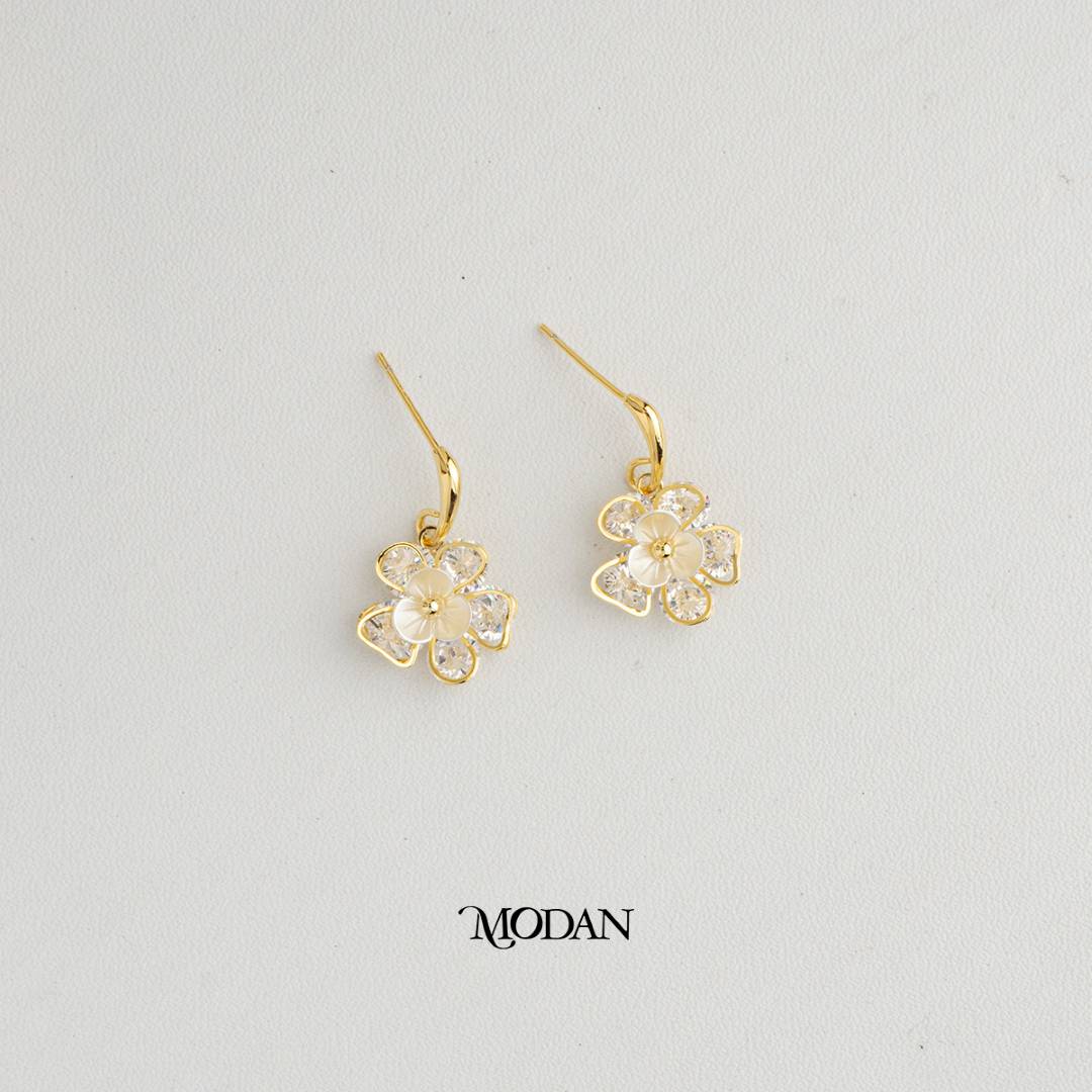 (23mm) Double Layer White Blooming Flower Dangle Stud Earrings Anting Tusuk Bunga Elegan Hypoallergenic Gold Plated