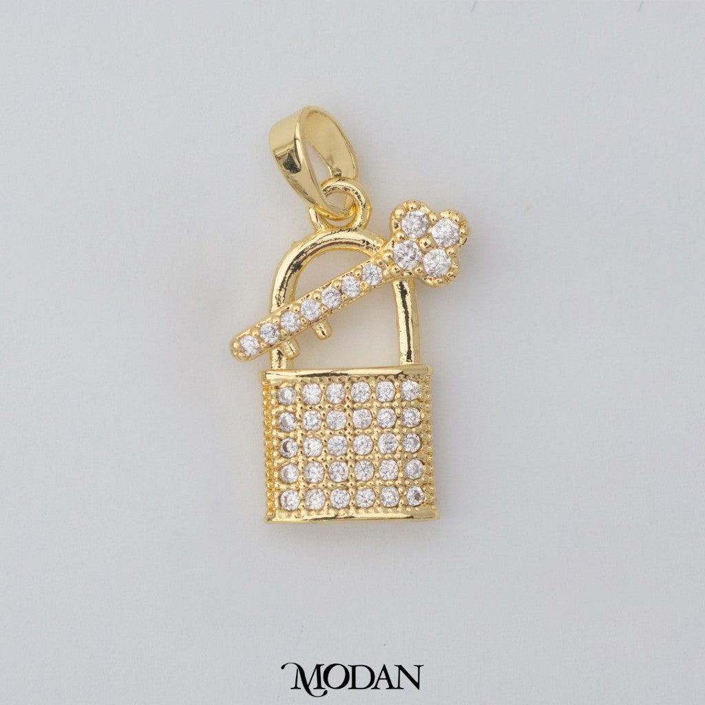 Micro Paved Key and Lock Lucky Clover Pendant DIY Pendant Liontin Kunci gembok Bunga Daun Semanggi Hypoallergenic Gold Filled