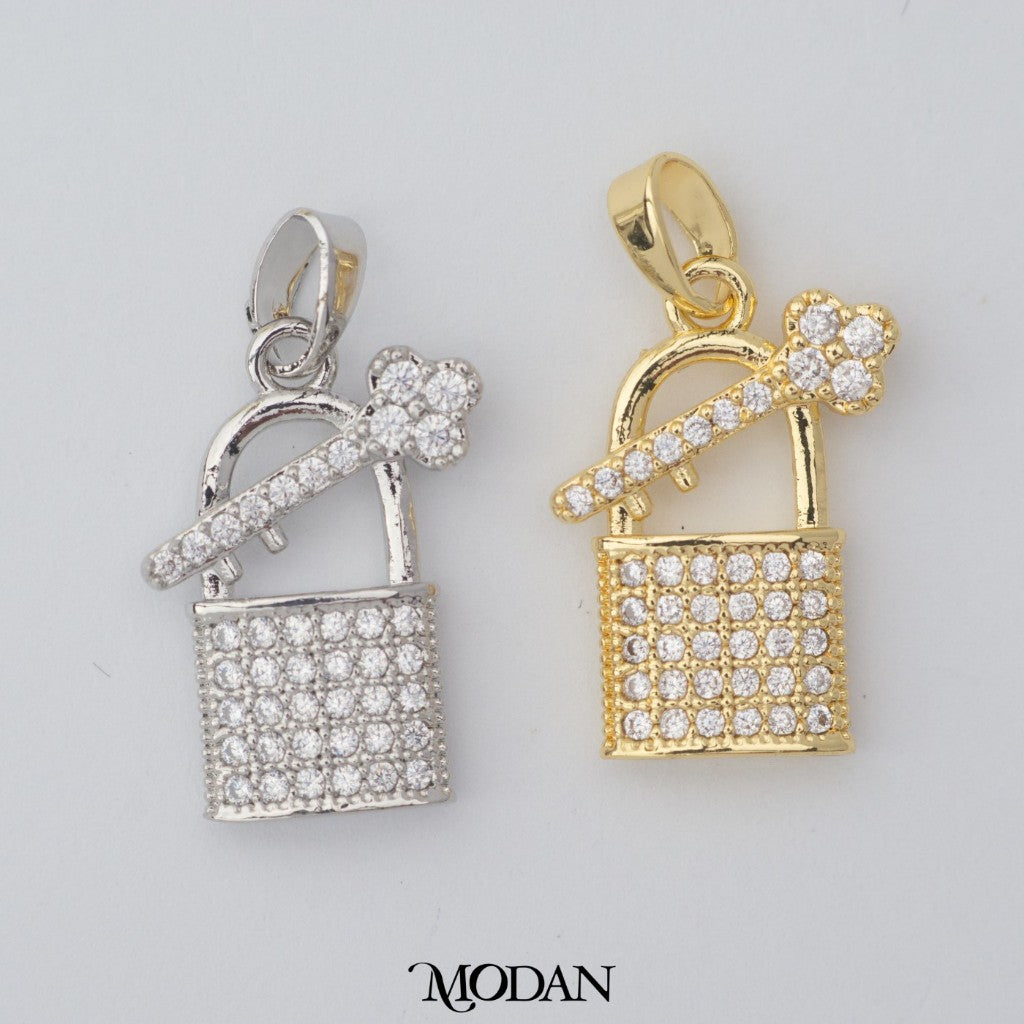 Micro Paved Key and Lock Lucky Clover Pendant DIY Pendant Liontin Kunci gembok Bunga Daun Semanggi Hypoallergenic Gold Filled