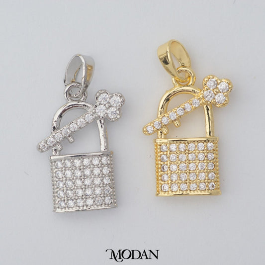 Micro Paved Key and Lock Lucky Clover Pendant DIY Pendant Liontin Kunci gembok Bunga Daun Semanggi Hypoallergenic Gold Filled
