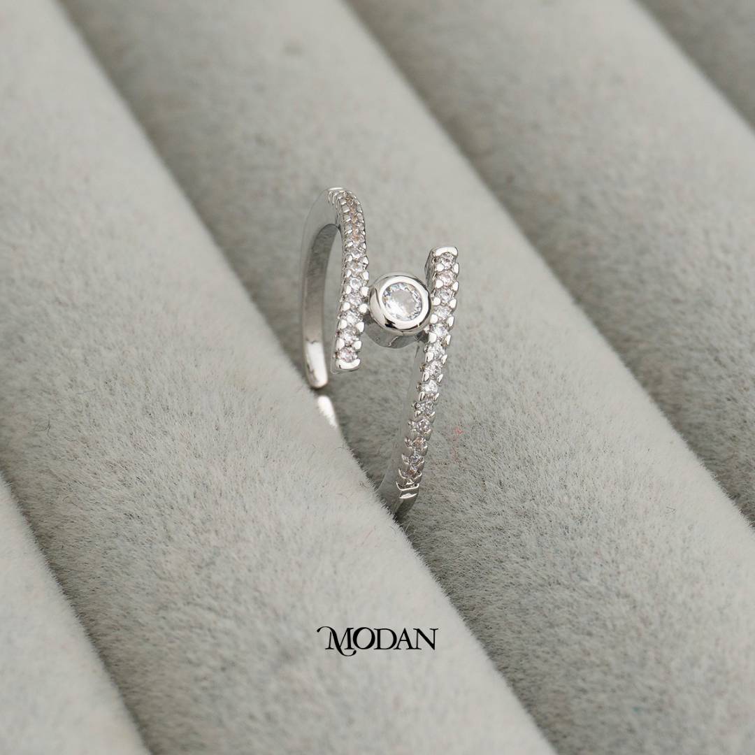 Twisted Elegance Solitaire Adjustable Ring Cincin Melengkung Mata Satu Hypoallergenic Gold Plated