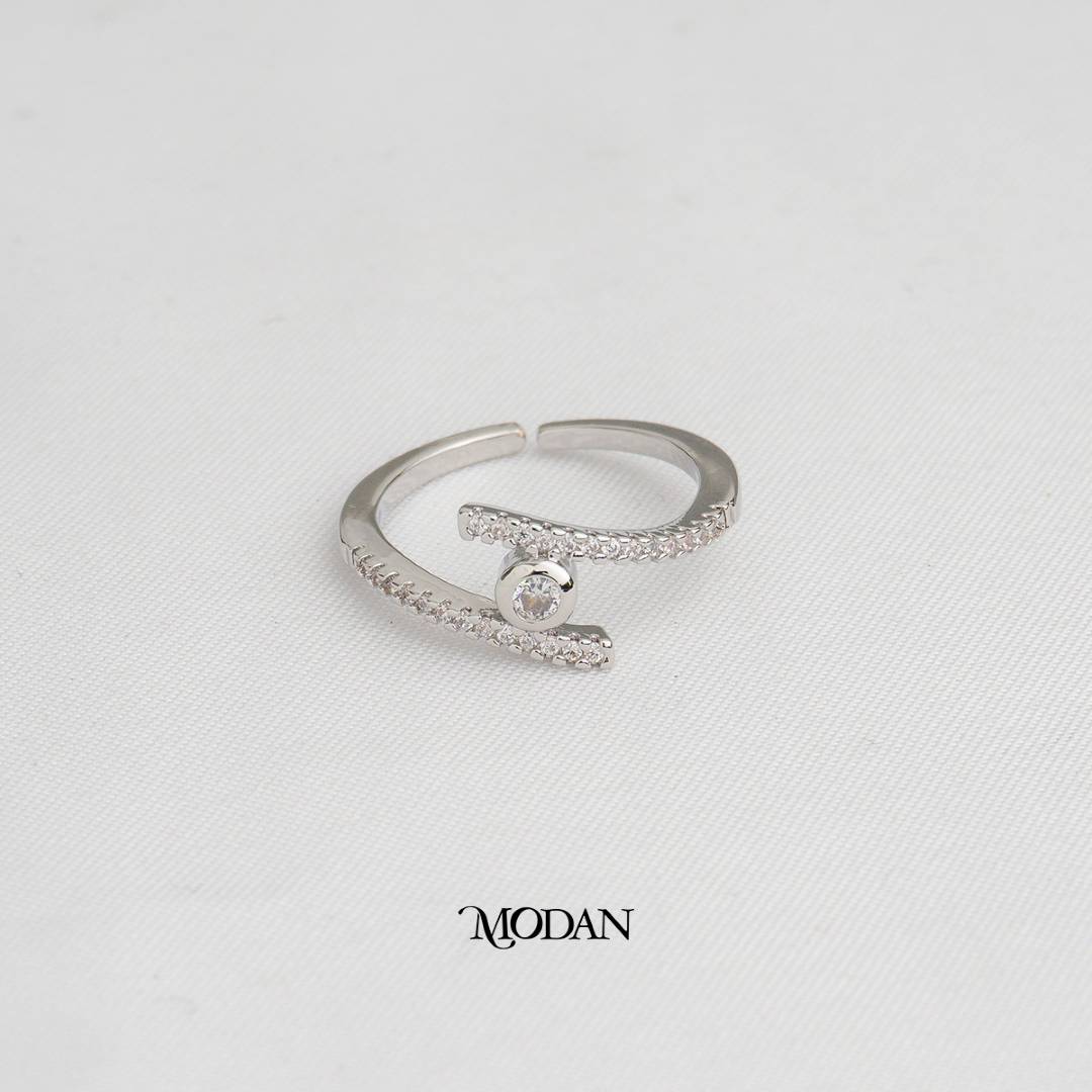 Twisted Elegance Solitaire Adjustable Ring Cincin Melengkung Mata Satu Hypoallergenic Gold Plated